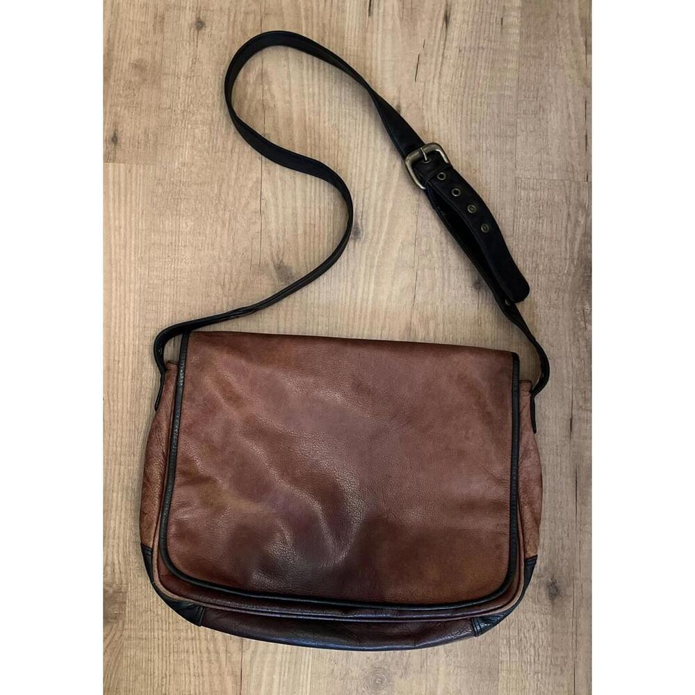 Osgoode Marley Leather Messenger Bag 3 Pockets With Zippers Magnetic Closure